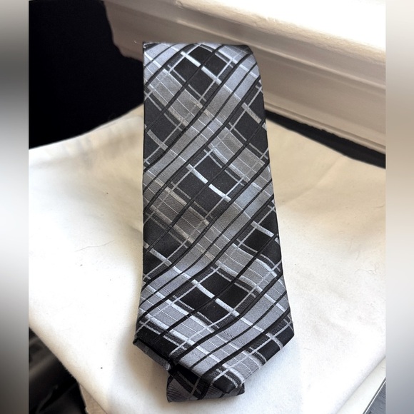 💥Elegant Vintage Pronto Uomo Italian Silk Black and Gray Men's Tie💥 - Picture 3 of 16